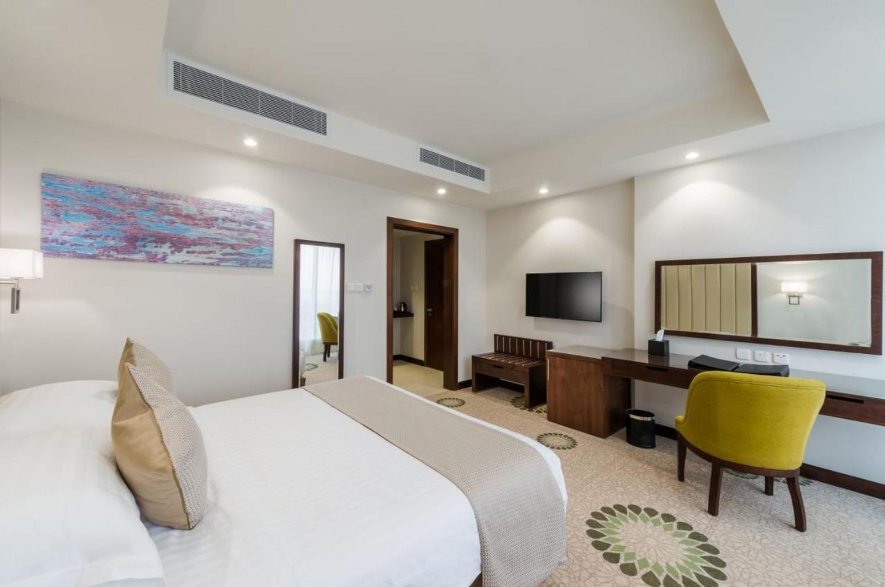 Best Western Plus Al Qurayyat City Center Exteriör bild